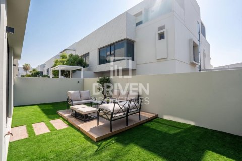 Villa in Dubai Land, Dubai 3 bedrooms, 283.82 sq.m. № 127613 - photo 24