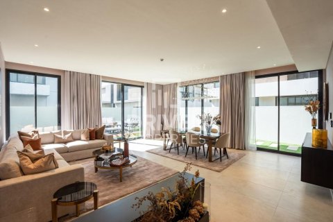 Villa in Dubai Land, Dubai 3 bedrooms, 283.82 sq.m. № 127613 - photo 3