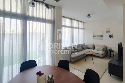 Adosado en Dubai, 3 dormitorios, 112.23 m², № 127612