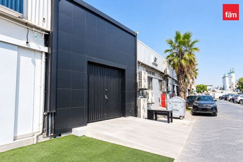 Warehouse in Al Quoz, Dubai 182 sq.m. № 141766 - photo 2
