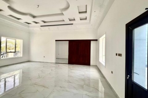 Villa in Al Barsha, Dubai 7 bedrooms, 1483.43 sq.m. № 52589 - photo 7