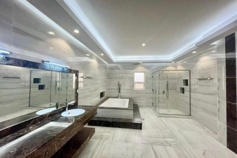 Villa in Al Barsha, Dubai 7 bedrooms, 1483.43 sq.m. № 52589 - photo 10