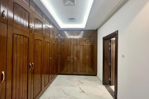 Villa in Al Barsha, Dubai 7 bedrooms, 1483.43 sq.m. № 52589 - photo 15