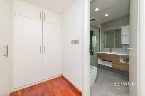Villa in Meadows, Dubai 5 bedrooms, 369 sq.m. № 122643 - photo 8
