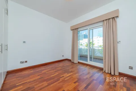 Villa in Meadows, Dubai 5 bedrooms, 369 sq.m. № 122643 - photo 10
