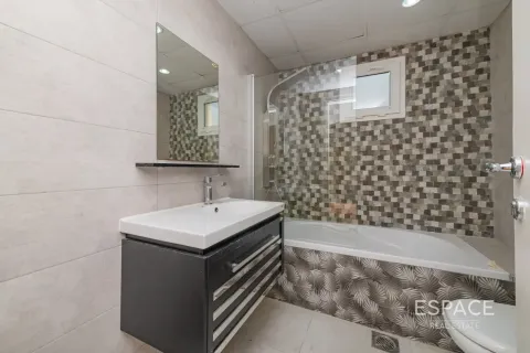 Villa in Meadows, Dubai 5 bedrooms, 369 sq.m. № 122643 - photo 9