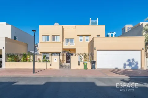 Villa in Meadows, Dubai 5 bedrooms, 369 sq.m. № 122643 - photo 18