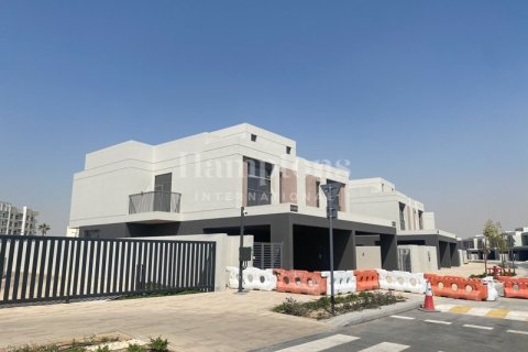 Снять в аренду виллу в Dubai South (Dubai World Central), Дубай: 3 спальни, 253.66699635м², № 12998 - фото 5