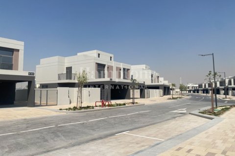 Снять в аренду виллу в Dubai South (Dubai World Central), Дубай: 3 спальни, 253.66699635м², № 12998 - фото 4