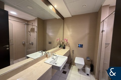 Apartment in Sparkle Towers, Dubai Marina, Dubai 1 bedroom, 80 sq.m. № 88751 - photo 12