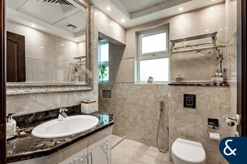 Villa in Jumeirah Islands, Dubai 4 bedrooms, 483 sq.m. № 88754 - photo 7