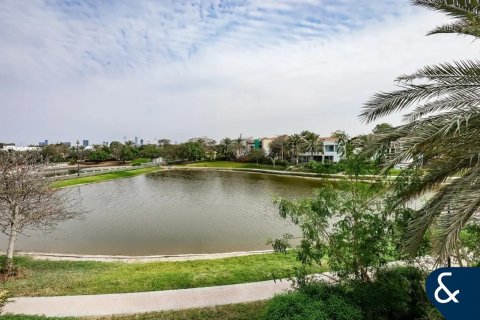 Villa in Jumeirah Islands, Dubai 4 bedrooms, 483 sq.m. № 88754 - photo 12