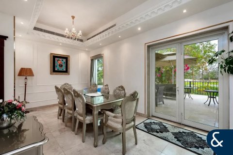 Villa in Jumeirah Islands, Dubai 4 bedrooms, 483 sq.m. № 88754 - photo 4