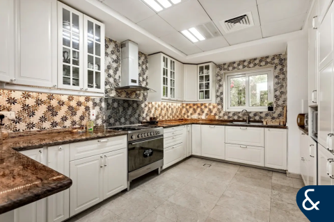 Villa in Jumeirah Islands, Dubai 4 bedrooms, 483 sq.m. № 88754 - photo 8