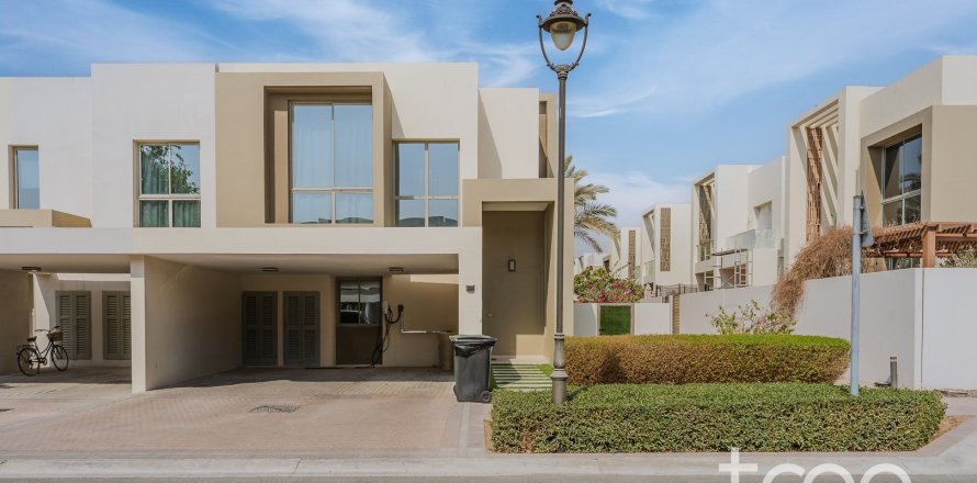 Вилла в Arabian Ranches 2, Дубай, 4 спальни, 278.8м², № 119817