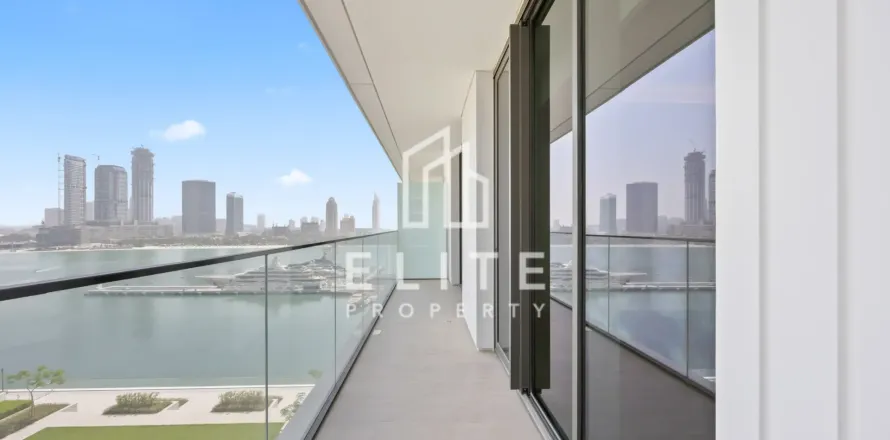 Apartment in EMAAR Beachfront, Dubai Harbour, Dubai studio, 80 sq.m. № 69917