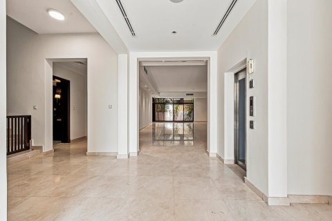 Villa en Al Barsha, Dubai, 5 dormitorios, 3716.12 m², № 138971 - foto 5