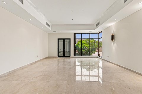 Villa en Al Barsha, Dubai, 5 dormitorios, 3716.12 m², № 138971 - foto 8