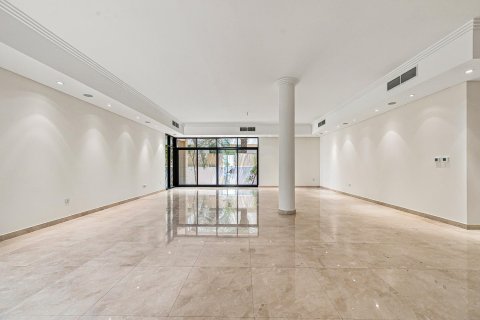 Villa en Al Barsha, Dubai, 5 dormitorios, 3716.12 m², № 138971 - foto 6