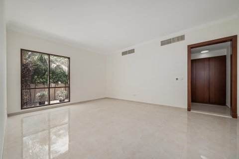 Villa en Al Barsha, Dubai, 5 dormitorios, 3716.12 m², № 138971 - foto 11