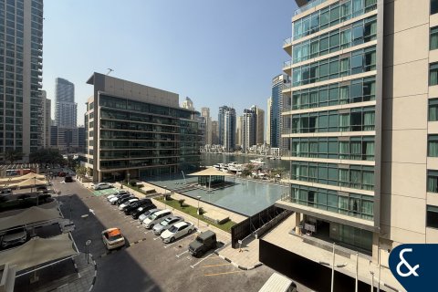Apartment in AL MAJARA TOWERS in Dubai Marina, Dubai 3 bedrooms, 191 sq.m. № 79352 - photo 3