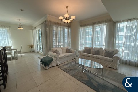 Apartment in AL MAJARA TOWERS in Dubai Marina, Dubai 3 bedrooms, 191 sq.m. № 79352 - photo 1
