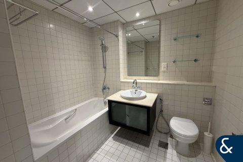 Apartment in AL MAJARA TOWERS in Dubai Marina, Dubai 3 bedrooms, 191 sq.m. № 79352 - photo 16