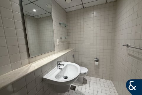 Apartment in AL MAJARA TOWERS in Dubai Marina, Dubai 3 bedrooms, 191 sq.m. № 79352 - photo 17