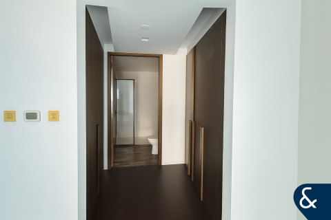 Apartment in DAMAC HEIGHTS in Dubai Marina, Dubai 3 bedrooms, 172 sq.m. № 79353 - photo 11