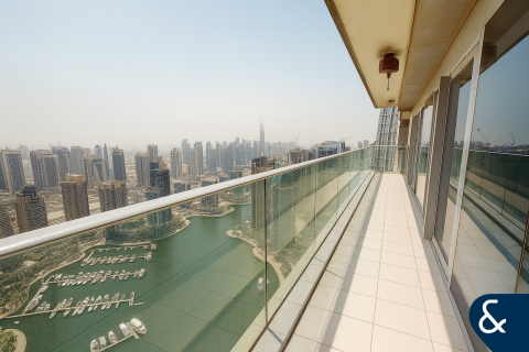 Apartment in DAMAC HEIGHTS in Dubai Marina, Dubai 3 bedrooms, 172 sq.m. № 79353 - photo 1