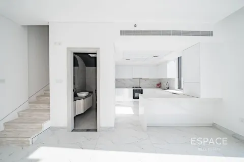 Снять в аренду дуплекс в Джумейра Вилладж Серкл, Дубай: 2 спальни, 144м², № 71334 - фото 2