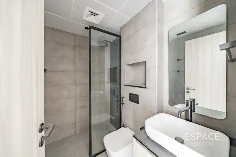 Снять в аренду дуплекс в Джумейра Вилладж Серкл, Дубай: 2 спальни, 144м², № 71334 - фото 9