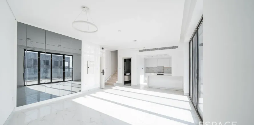 Дуплекс в Джумейра Вилладж Серкл, Дубай, 2 спальни, 144м², № 71334