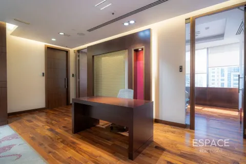 Office in Jumeirah Lake Towers, Dubai 146 sq.m. № 71332 - photo 3