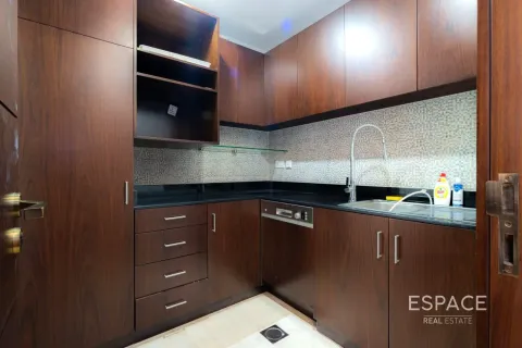 Office in Jumeirah Lake Towers, Dubai 146 sq.m. № 71332 - photo 16