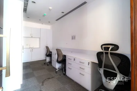 Office in Jumeirah Lake Towers, Dubai 146 sq.m. № 71332 - photo 13