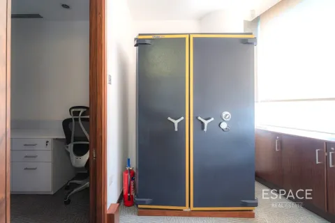 Office in Jumeirah Lake Towers, Dubai 146 sq.m. № 71332 - photo 12