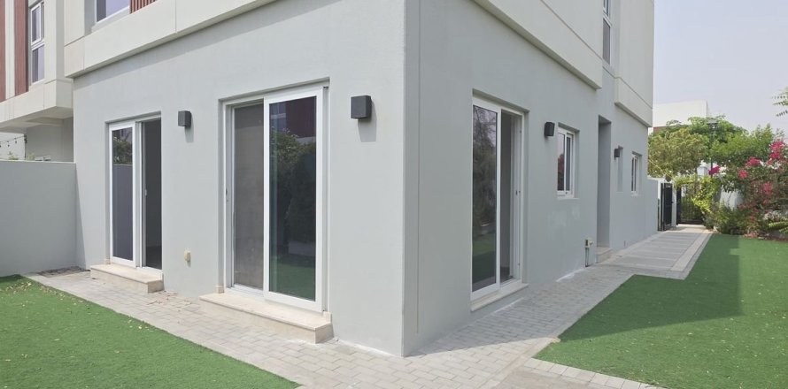 Таунхаус в Дубае, 4 спальни, 253.9м², № 42905