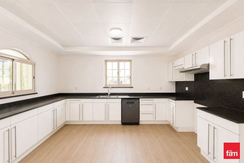 Villa in Jumeirah Islands, Dubai 5 bedrooms, 1305.6 sq.m. № 113471 - photo 5