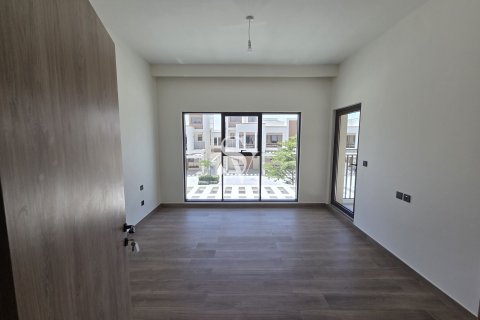 Adosado en Damac Lagoons, Dubai, 4 dormitorios, 144 m², № 113272