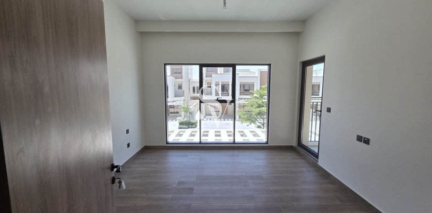 Adosado en Damac Lagoons, Dubai, 4 dormitorios, 144 m², № 113272