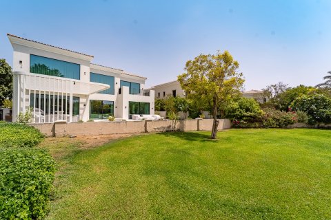 Villa en Dubai, 5 dormitorios, 568 m², № 97224