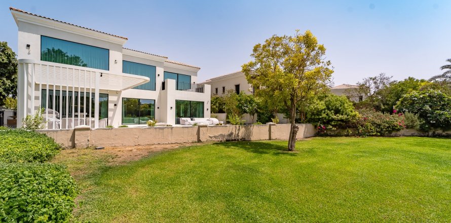 Villa en Dubai, 5 dormitorios, 568 m², № 97224