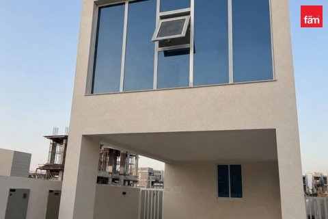 Villa à Dubai, 4 chambres, 174.7 m², № 133365 - photo 2