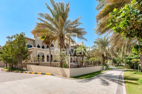 Villa in The Crescent, Palm Jumeirah, Dubai 4 bedrooms, 1079.07 sq.m. № 127441