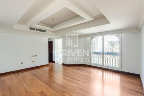 Villa in The Crescent, Palm Jumeirah, Dubai 4 bedrooms, 1079.07 sq.m. № 127441 - photo 13