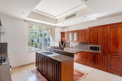 Villa in The Crescent, Palm Jumeirah, Dubai 4 bedrooms, 1079.07 sq.m. № 127441 - photo 21