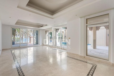 Villa in The Crescent, Palm Jumeirah, Dubai 4 bedrooms, 1079.07 sq.m. № 127441 - photo 4