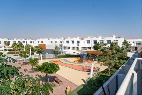 Townhouse in Dubai 4 bedrooms, 112 sq.m. № 137600