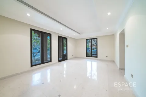 Villa en Palm Jumeirah, Dubai, 6 dormitorios, 725 m², № 122413 - foto 6